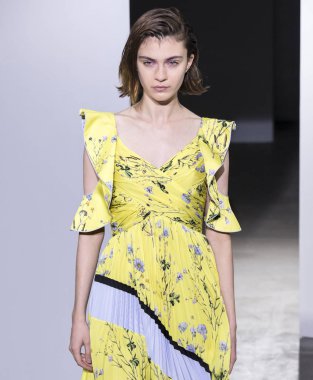 Kendi portresi show - bahar yaz 2018, New York Moda Haftası