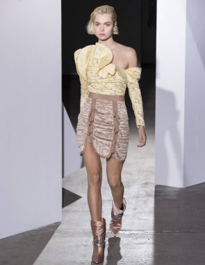 Kendi portresi show - bahar yaz 2018, New York Moda Haftası