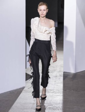 Kendi portresi show - bahar yaz 2018, New York Moda Haftası