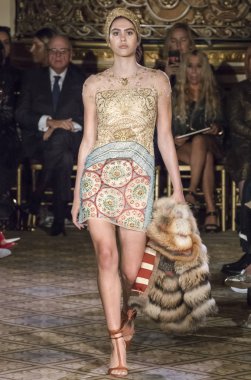 Dennis Basso show - bahar yaz 2018, New York Moda Haftası