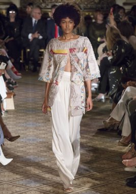 Dennis Basso show - bahar yaz 2018, New York Moda Haftası