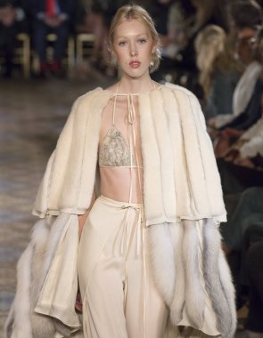 Dennis Basso show - bahar yaz 2018, New York Moda Haftası