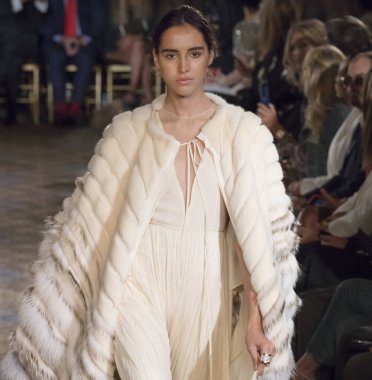 Dennis Basso show - bahar yaz 2018, New York Moda Haftası