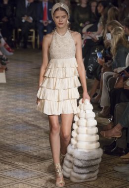 Dennis Basso show - bahar yaz 2018, New York Moda Haftası