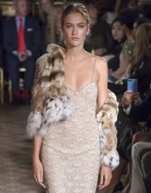 Dennis Basso show - bahar yaz 2018, New York Moda Haftası