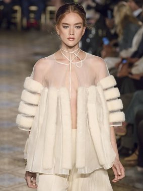 Dennis Basso show - bahar yaz 2018, New York Moda Haftası