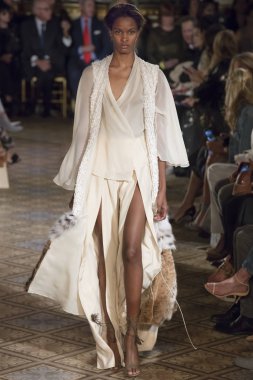 Dennis Basso show - bahar yaz 2018, New York Moda Haftası