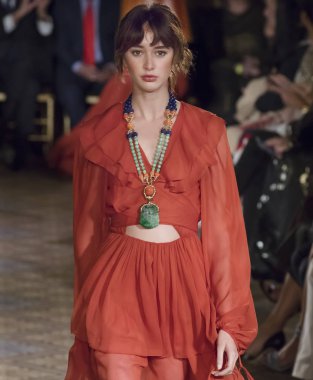 Dennis Basso show - bahar yaz 2018, New York Moda Haftası