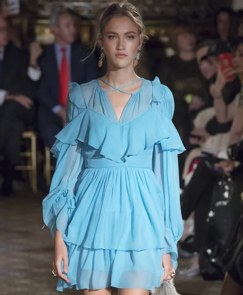 Dennis Basso Pokaż - wiosna lato 2018, New York Fashion Week — Zdjęcie stockowe