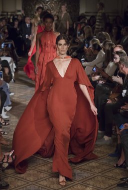 Dennis Basso - bahar 2018 koleksiyonu