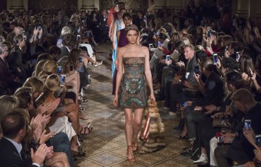 Dennis Basso - bahar 2018 koleksiyonu