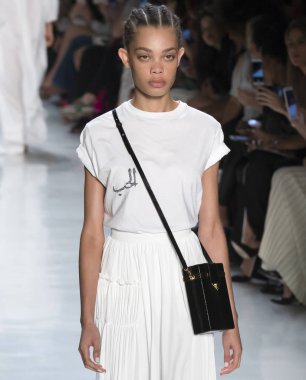 Öğlene kadar Noor show - bahar yaz 2018, New York Moda Haftası