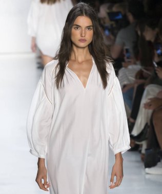 Öğlene kadar Noor show - bahar yaz 2018, New York Moda Haftası