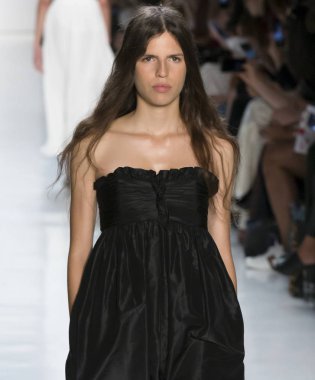 Öğlene kadar Noor show - bahar yaz 2018, New York Moda Haftası