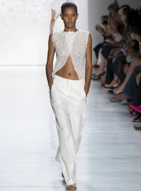 Öğlene kadar Noor show - bahar yaz 2018, New York Moda Haftası