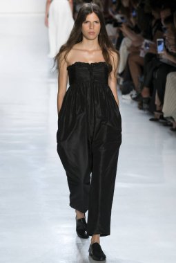 Öğlene kadar Noor show - bahar yaz 2018, New York Moda Haftası