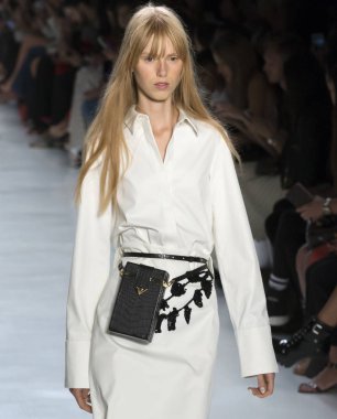 Öğlene kadar Noor show - bahar yaz 2018, New York Moda Haftası