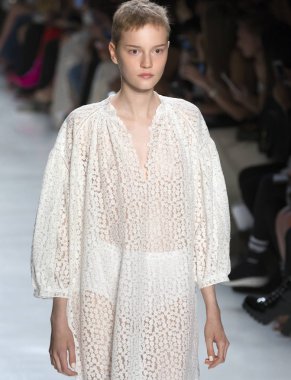 Öğlene kadar Noor show - bahar yaz 2018, New York Moda Haftası