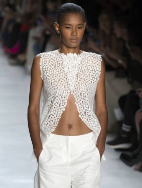 Öğlene kadar Noor show - bahar yaz 2018, New York Moda Haftası