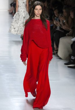 Öğlene kadar Noor show - bahar yaz 2018, New York Moda Haftası