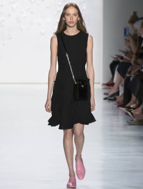 Öğlene kadar Noor show - bahar yaz 2018, New York Moda Haftası