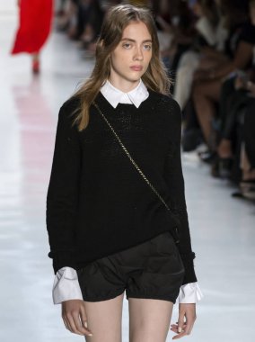 Öğlene kadar Noor show - bahar yaz 2018, New York Moda Haftası