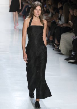 Öğlene kadar Noor show - bahar yaz 2018, New York Moda Haftası