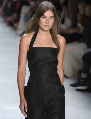 Öğlene kadar Noor show - bahar yaz 2018, New York Moda Haftası