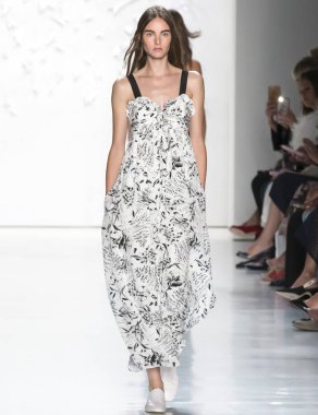 Öğlene kadar Noor show - bahar yaz 2018, New York Moda Haftası