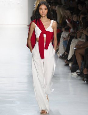 Öğlene kadar Noor show - bahar yaz 2018, New York Moda Haftası