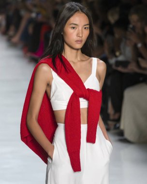 Öğlene kadar Noor show - bahar yaz 2018, New York Moda Haftası