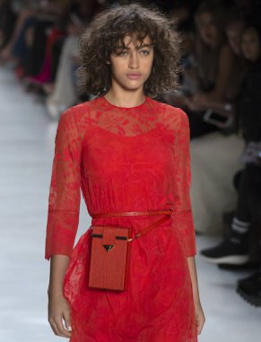 Öğlene kadar Noor show - bahar yaz 2018, New York Moda Haftası