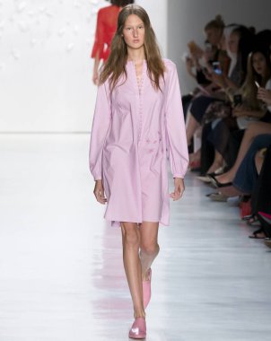 Öğlene kadar Noor show - bahar yaz 2018, New York Moda Haftası