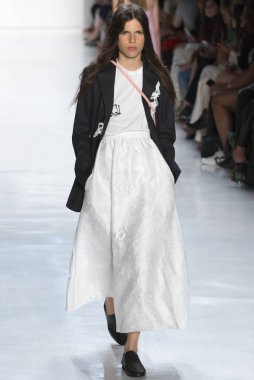 Öğlene kadar Noor show - bahar yaz 2018, New York Moda Haftası