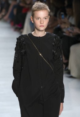 Öğlene kadar Noor show - bahar yaz 2018, New York Moda Haftası