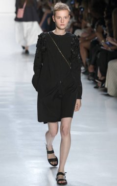 Öğlene kadar Noor show - bahar yaz 2018, New York Moda Haftası