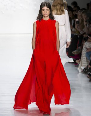 Öğlene kadar Noor show - bahar yaz 2018, New York Moda Haftası