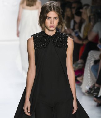 Öğlene kadar Noor show - bahar yaz 2018, New York Moda Haftası