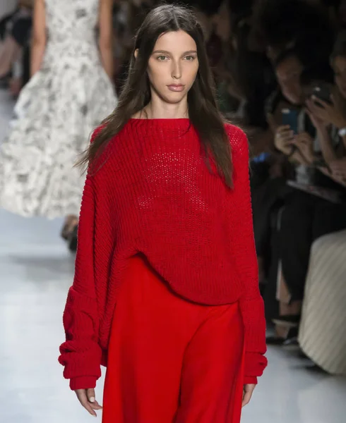 Öğlene kadar Noor show - bahar yaz 2018, New York Moda Haftası