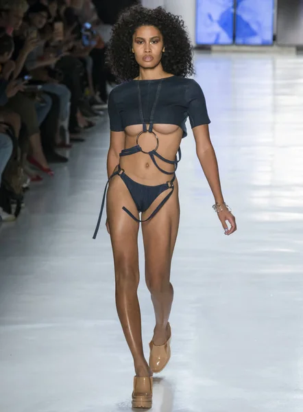 Espectáculo de Chromat - Primavera Verano 2018, Semana de la Moda de Nueva York —  Fotos de Stock