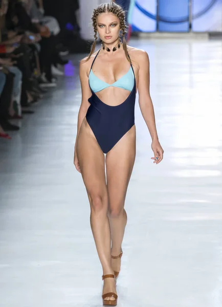 Chromat Térkép - tavaszi nyári 2018-ban, New York-i Fashion Week — Stock Fotó