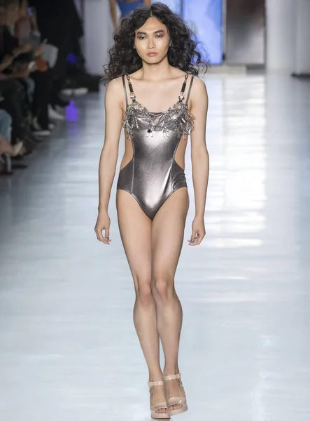 Показати, Chromat - весна літо 2018 року, Нью-Йорку Тиждень моди — стокове фото