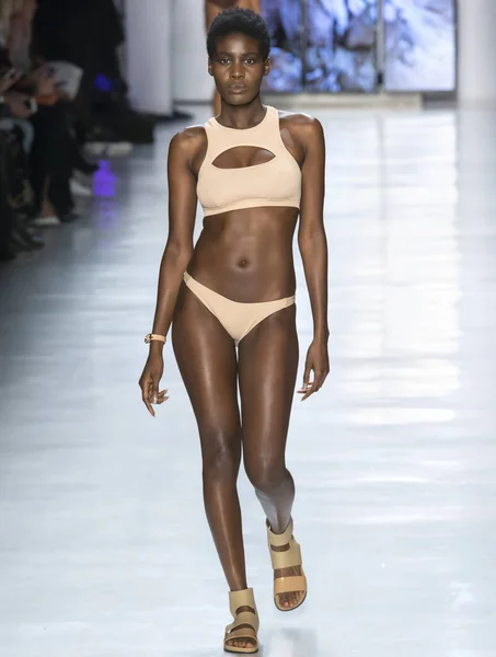 Show Chromat - Primavera Estate 2018, Settimana della Moda di New York — Foto Stock