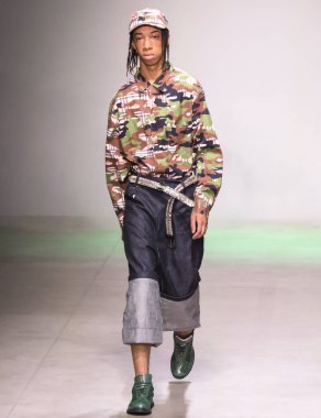 Ev sahibi - erkekler bahar yaz 2018 Mens Show