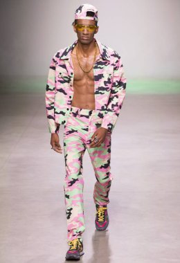 Ev sahibi - erkekler bahar yaz 2018 Mens Show