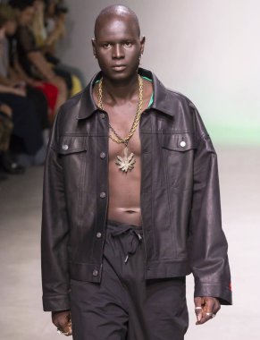 Ev sahibi - erkekler bahar yaz 2018 Mens Show