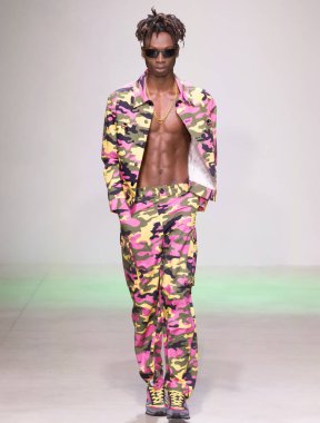 Ev sahibi - erkekler bahar yaz 2018 Mens Show