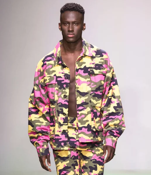 Ev sahibi - erkekler bahar yaz 2018 Mens Show