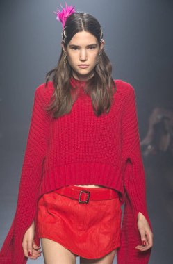 Rehberleri ve Voltaire göstermek, pist, Sonbahar Kış 2018, New York Fashio