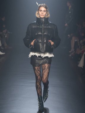 Rehberleri ve Voltaire göstermek, pist, Sonbahar Kış 2018, New York Fashio